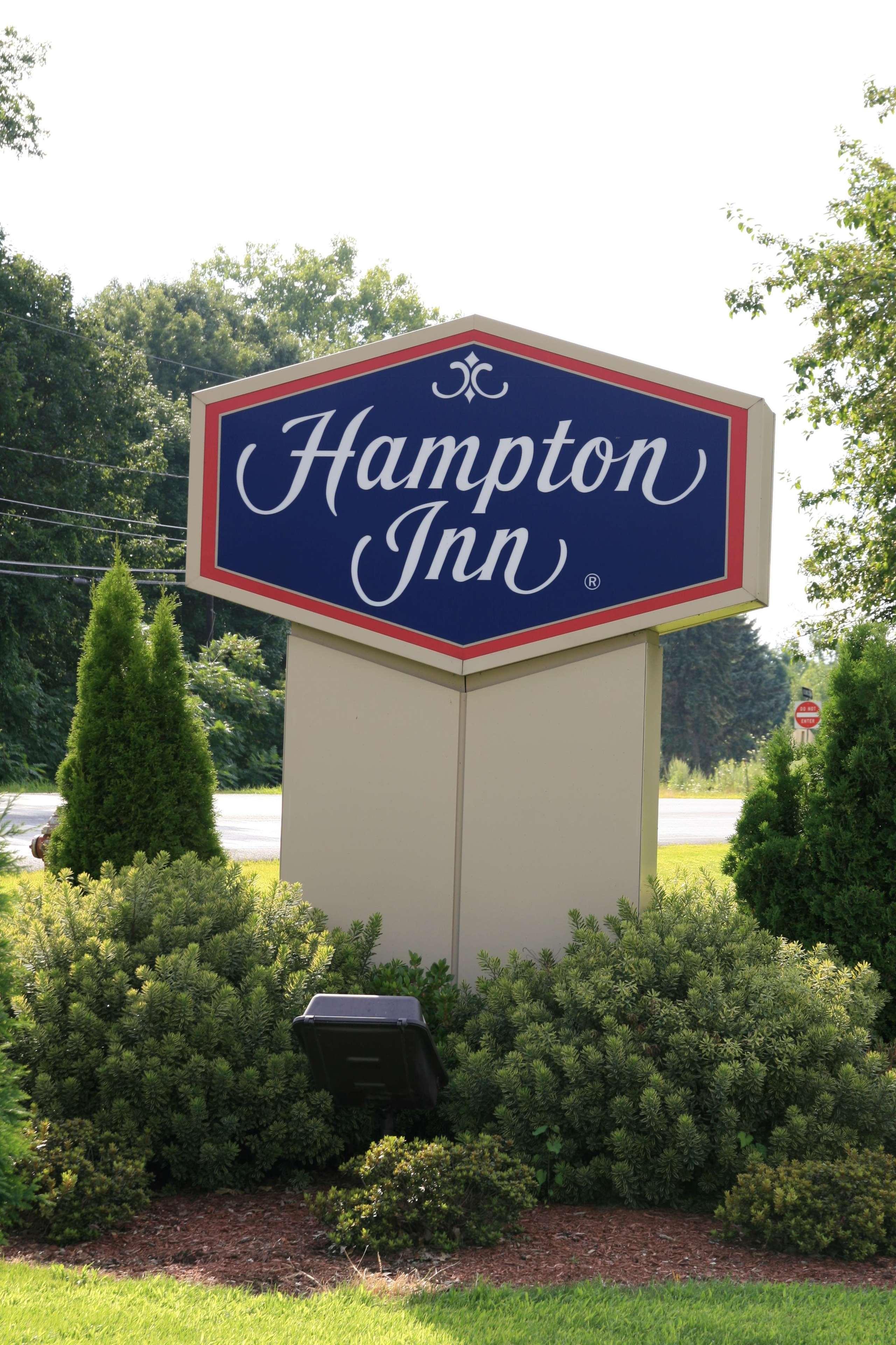 Hampton Inn Hadley-Amherst Area Exterior photo